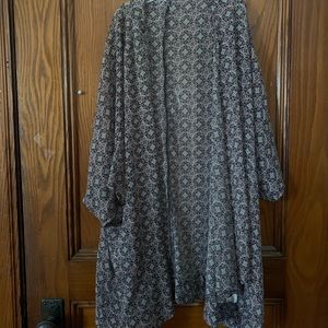 ⭐️ 3 for $20 - Printed Sheer Kimono